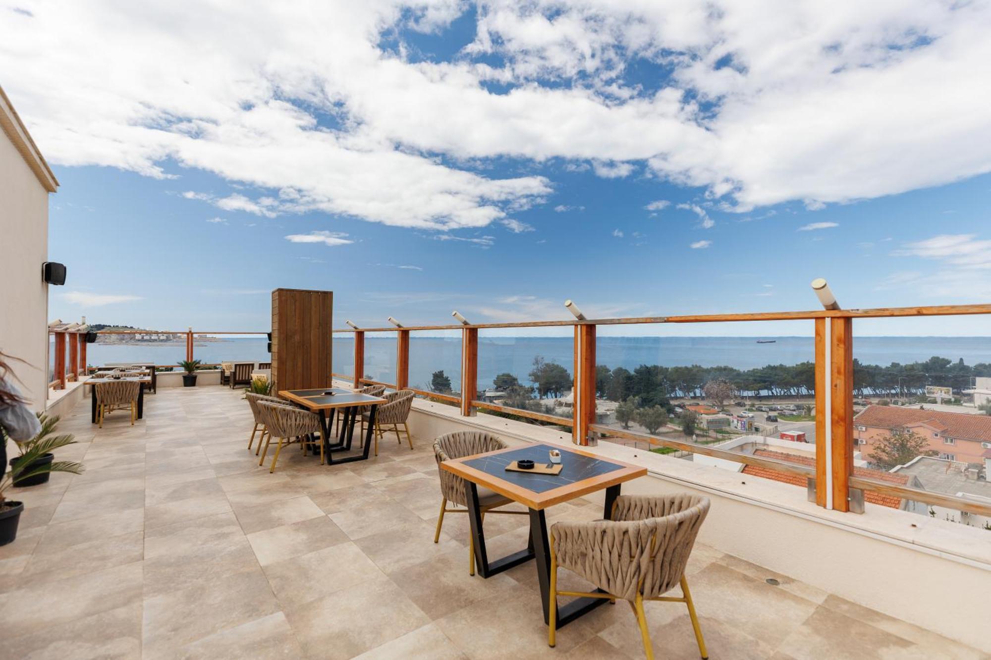 Xio Apartments Бар Екстериор снимка