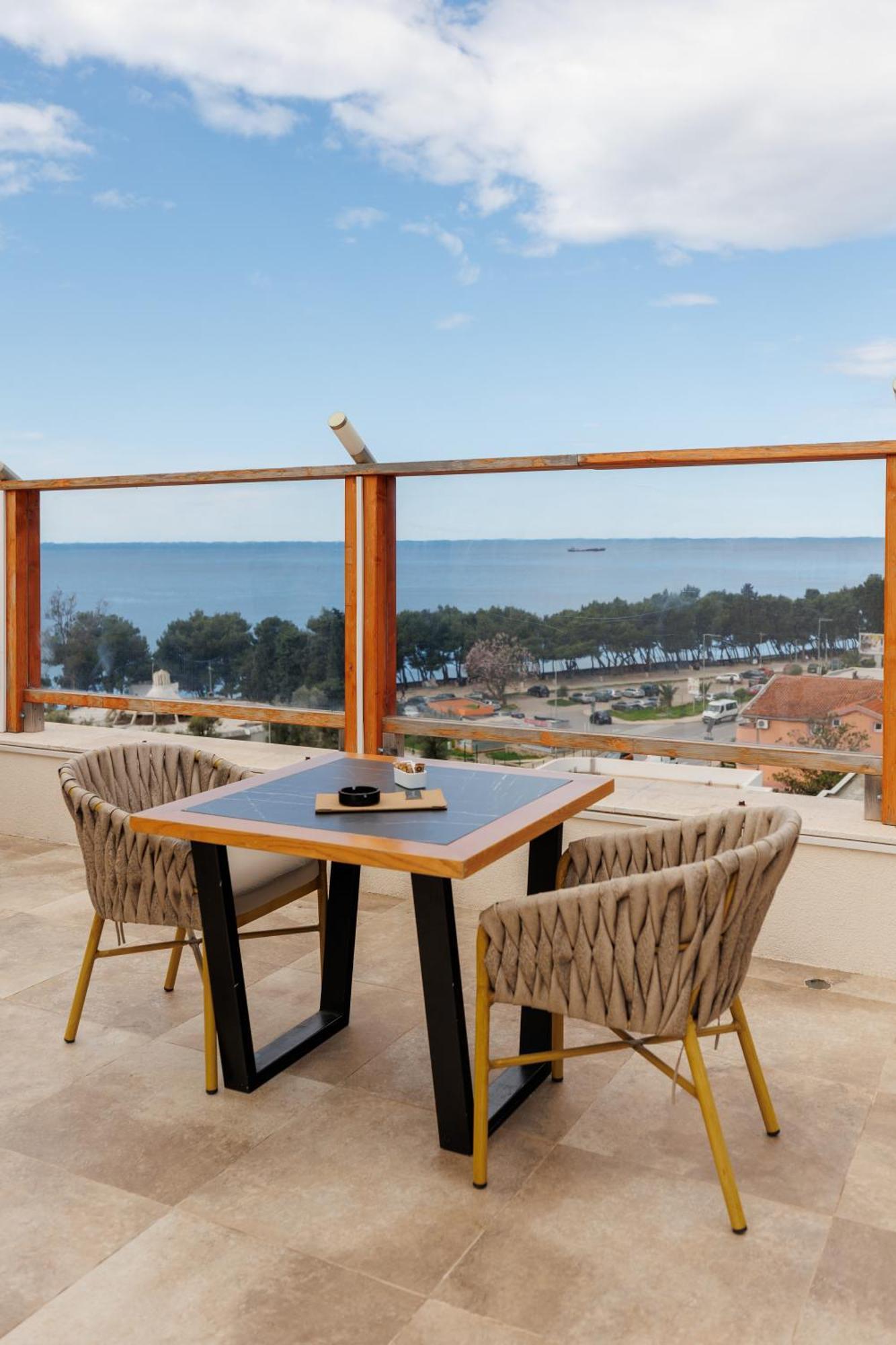 Xio Apartments Бар Екстериор снимка