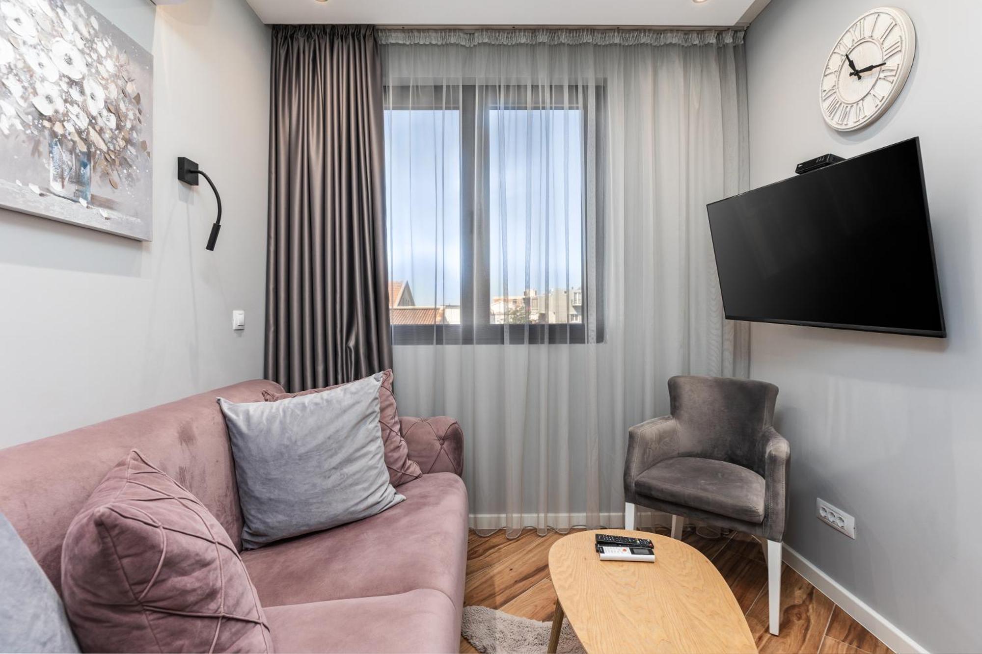 Xio Apartments Бар Екстериор снимка
